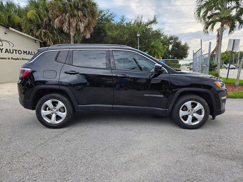 Used 2018 Jeep Compass Latitude FWD image 4