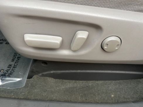 Used 2015 Toyota Sienna LE image 13