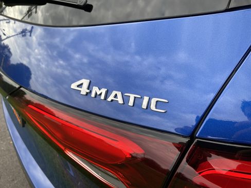 Used 2025 Mercedes-Benz GLC 300 4MATIC image 8