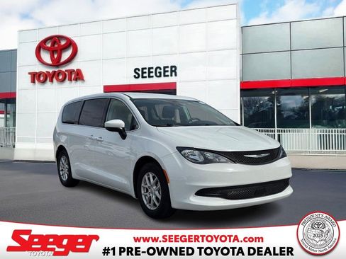 Used 2023 Chrysler Voyager LX FWD image 1