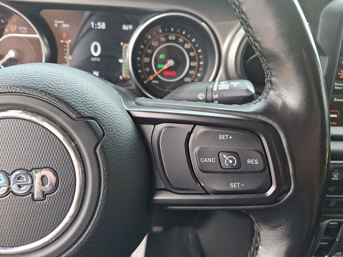 Used 2021 Jeep Gladiator Sport AWD/4WD image 19
