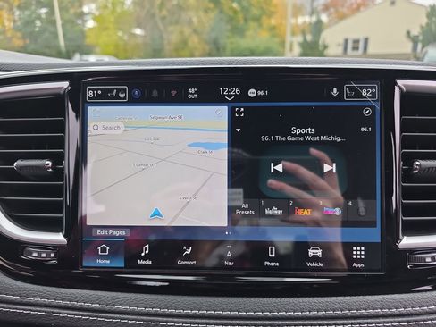 New 2026 Chrysler Pacifica Limited w/ Uconnect Theater Family Group image 24