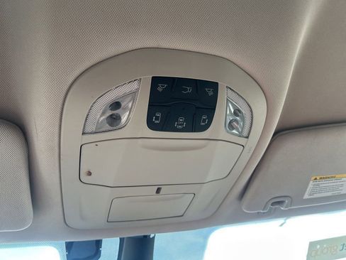 Used 2023 Chrysler Voyager LX image 27