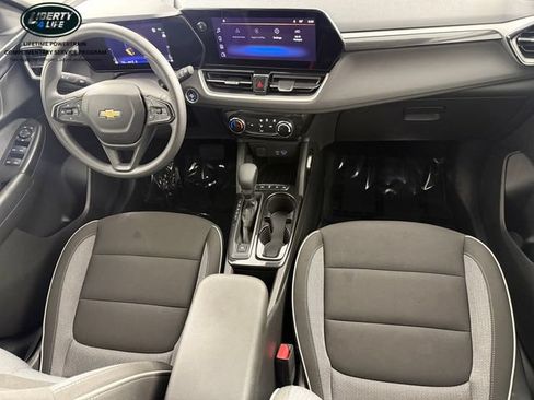 Used 2025 Chevrolet TrailBlazer LT AWD/4WD image 35