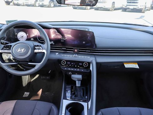 New 2025 Hyundai Elantra SEL image 15