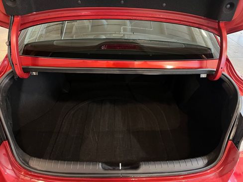 Used 2025 Hyundai Elantra Limited image 32