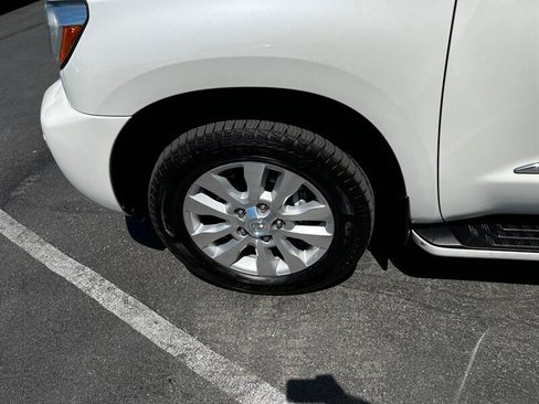 Used 2019 Toyota Sequoia Platinum w/ Carpet Mat Package (TMS) AWD/4WD image 16