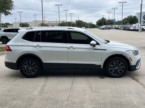 Used 2022 Volkswagen Tiguan SE FWD image 11