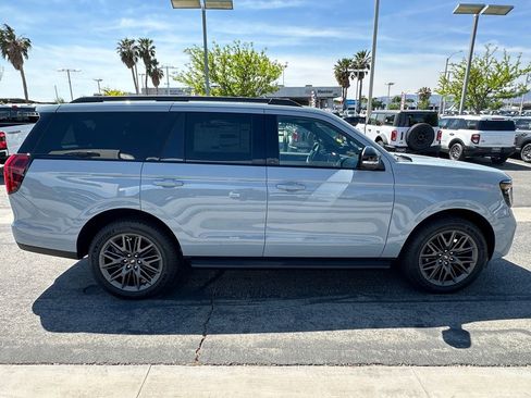 New 2026 Ford Expedition Platinum w/ Stealth Appearance Package AWD/4WD image 9