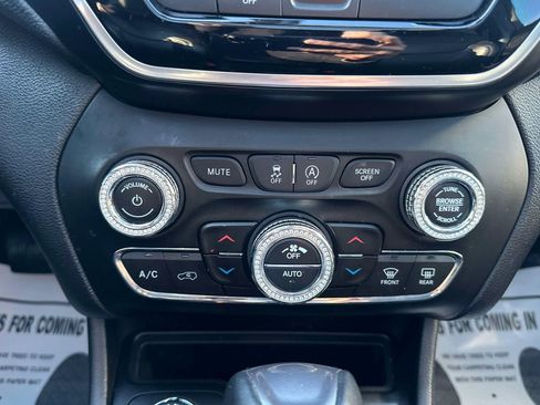 Used 2020 Jeep Cherokee Limited image 28