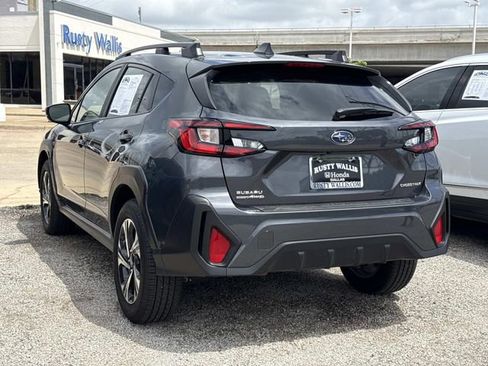 Used 2024 Subaru Crosstrek 2.0i Premium image 3
