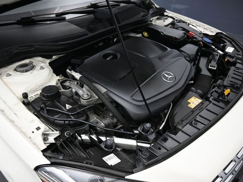 Used 2018 Mercedes-Benz GLA 250 4MATIC image 52