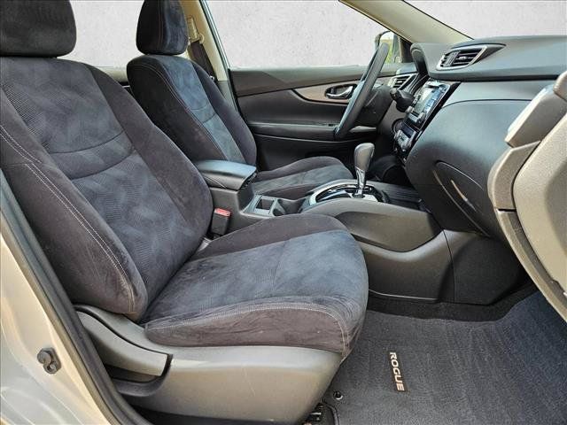 Used 2016 Nissan Rogue SV AWD/4WD image 20