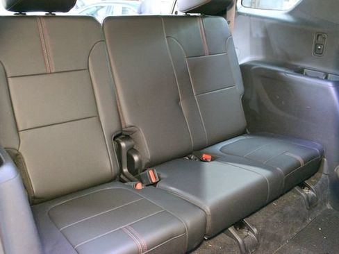 Used 2023 Chevrolet Traverse RS AWD/4WD image 16