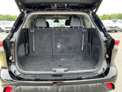 Used 2020 Toyota Highlander XLE FWD image 9