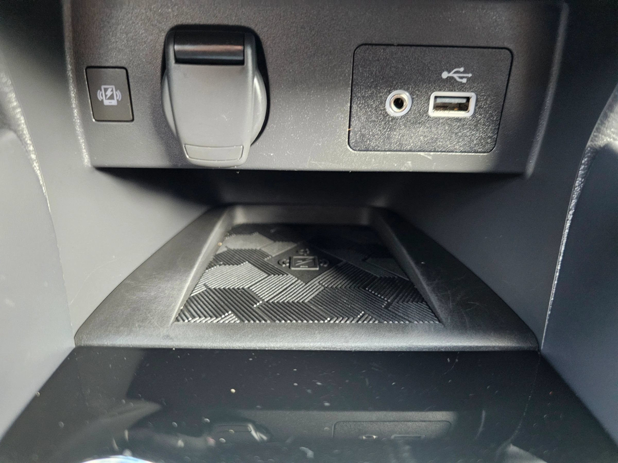 Used 2025 Nissan Versa SV w/ Trunk Package FWD image 22