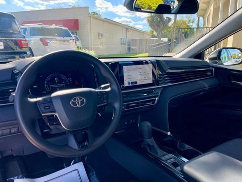 Used 2025 Toyota Camry LE image 12