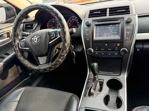 Used 2017 Toyota Camry SE FWD image 19