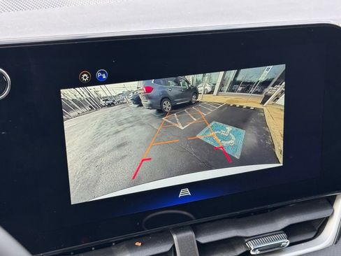 Used 2025 Chevrolet Equinox LT image 40