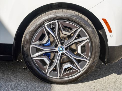 Used 2025 BMW iX xDrive50 image 9