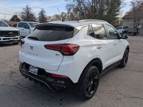 Used 2024 Buick Encore GX Sport Touring image 3