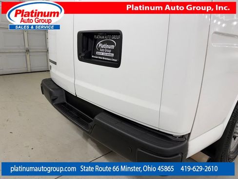 Used 2018 Chevrolet Express 3500 Extended w/ Driver Convenience Package RWD image 47