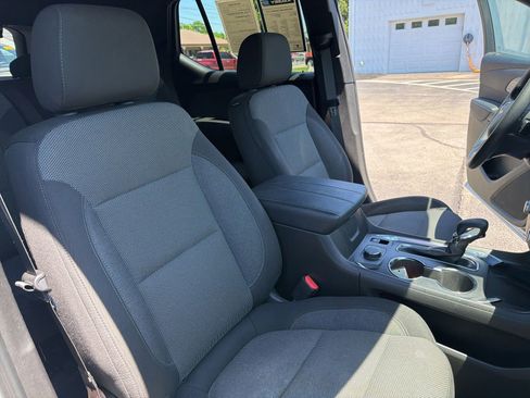 Used 2023 Chevrolet Traverse LT FWD image 33