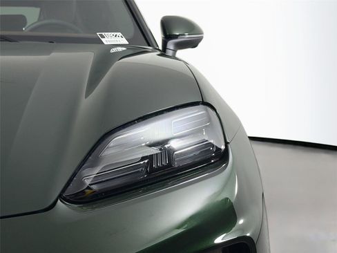 Certified 2026 Porsche Macan Electric RWD image 15