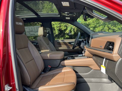 New 2026 Chevrolet Suburban High Country w/ Sun And Tow Package image 32