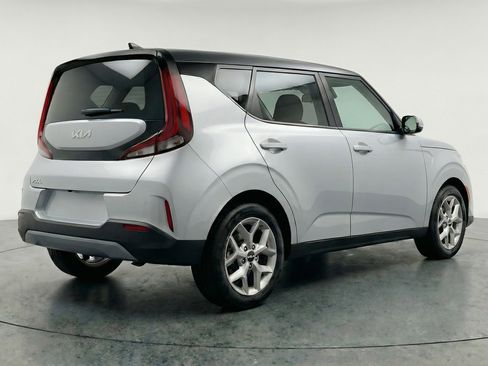 Used 2025 Kia Soul LX w/ LX Technology Package FWD image 9