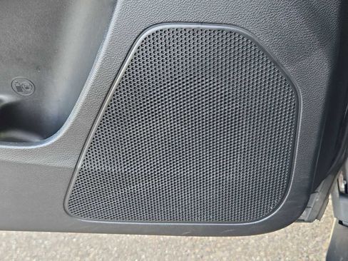 Used 2017 Jeep Cherokee Latitude w/ Cold Weather Group image 29