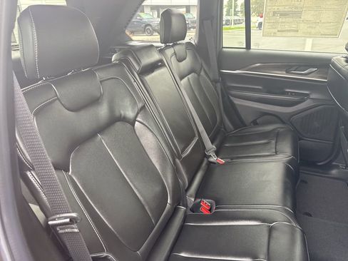 New 2025 Jeep Grand Cherokee Limited image 13