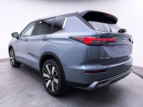 New 2026 Mitsubishi Outlander SE image 4