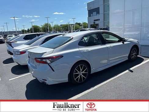 Used 2024 Toyota Camry SE FWD image 9