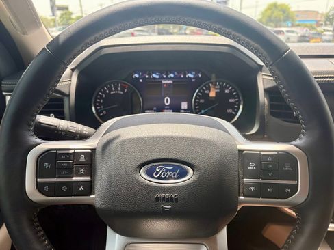 Used 2024 Ford Expedition XLT RWD image 13