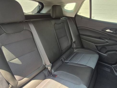 Used 2025 Chevrolet Trax LT w/ LT Convenience Package FWD image 5