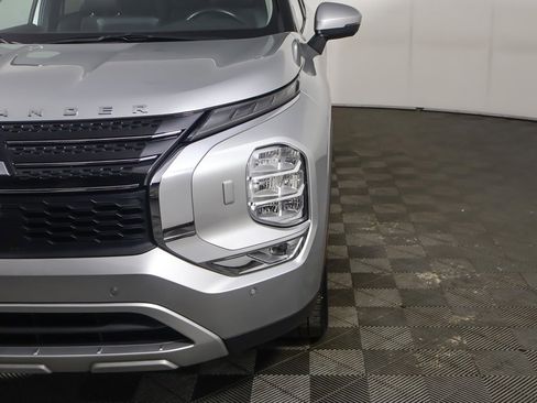 Used 2024 Mitsubishi Outlander SE image 16