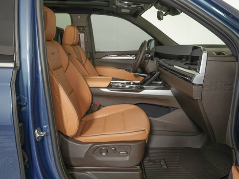 Used 2026 Cadillac Escalade Luxury w/ LPO, Radiant Package image 10