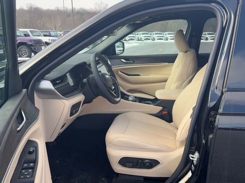 New 2025 Jeep Grand Cherokee Limited AWD/4WD image 16