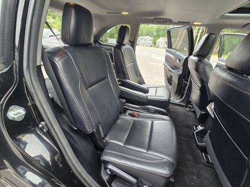 Used 2017 Toyota Highlander XLE w/ Carpet Mat Package AWD/4WD image 17