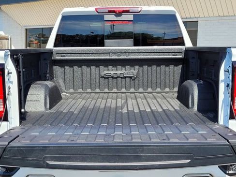 Used 2024 GMC Sierra 1500 AT4 w/ Technology Package image 9