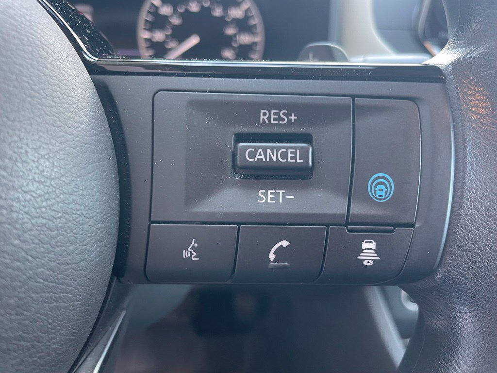 Used 2023 Nissan Rogue SV FWD image 9