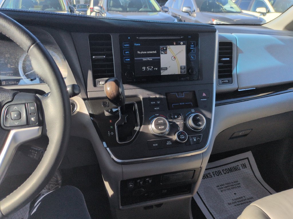 Used 2017 Toyota Sienna FWD image 17