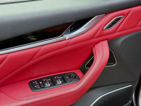 Certified 2022 Maserati Levante GT image 22