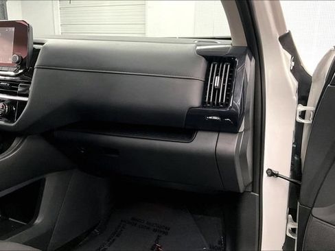 Used 2024 Nissan Pathfinder SV AWD/4WD image 19