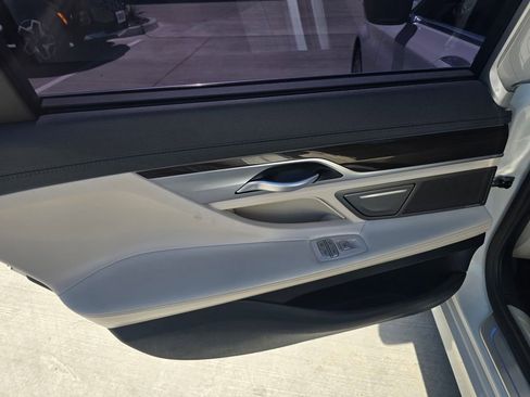 Used 2022 BMW 740i w/ Premium Package image 13