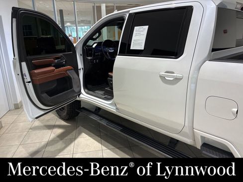 Used 2024 GMC Sierra 3500 Denali Ultimate AWD/4WD image 14