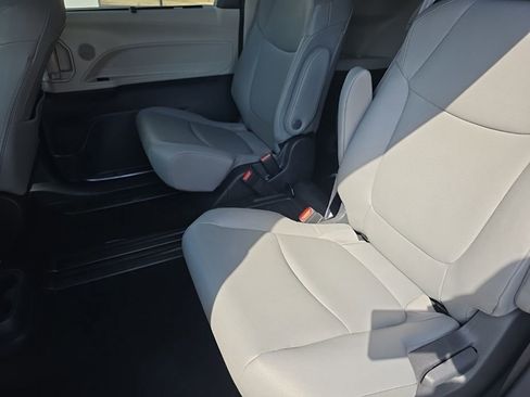 Used 2024 Toyota Sienna XLE image 18