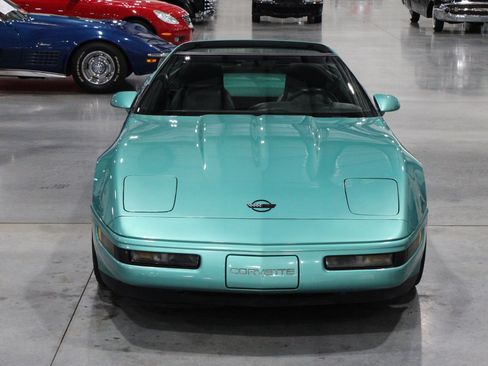 Used 1991 Chevrolet Corvette Coupe RWD image 9
