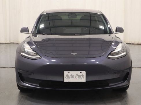 Used 2018 Tesla Model 3 Mid Range image 4